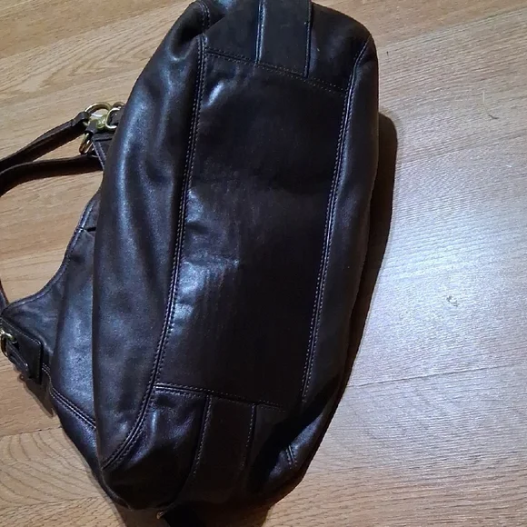 Classic Leather Hobo Bag in Dark Brown - Coach - Picture 6 of 7